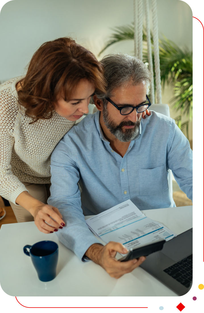 un couple faisant de la finance