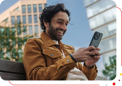 Man op telefoon