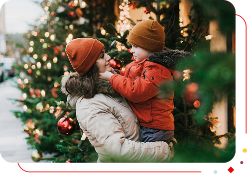 Moeder en zoon kerstmarkt