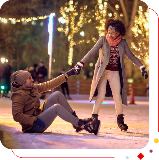 Couple faisant du patin à glace