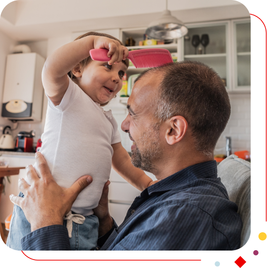 Père et enfant dans le fauteuil