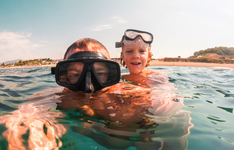 une famille à la plage