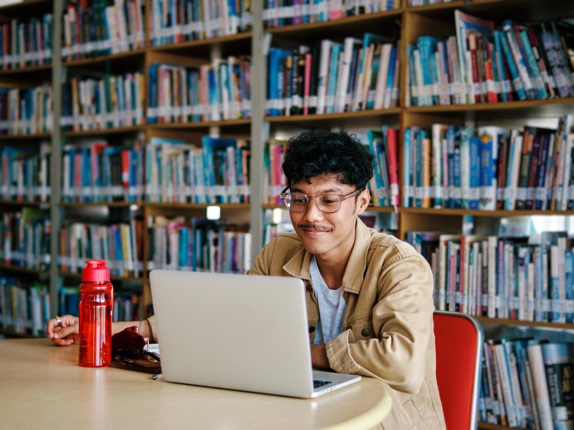 Student in library