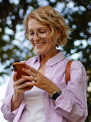 Vrouw aan de telefoon