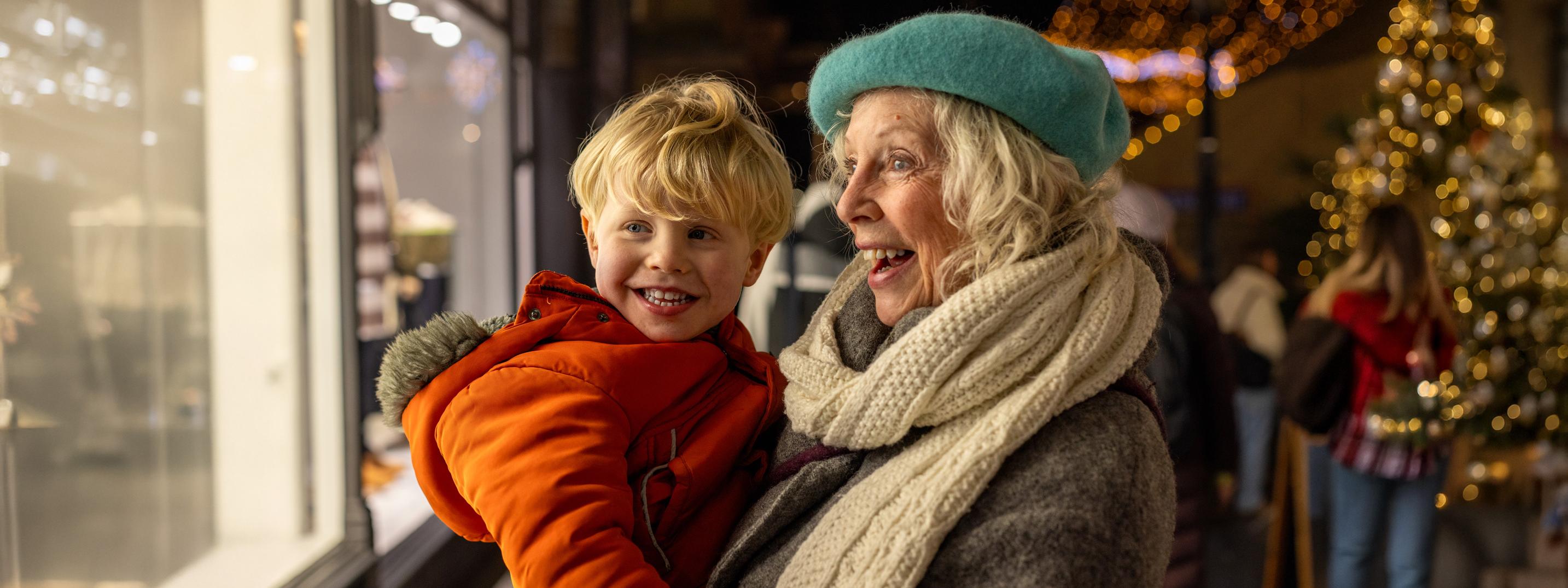 Femme avec enfant à Noël